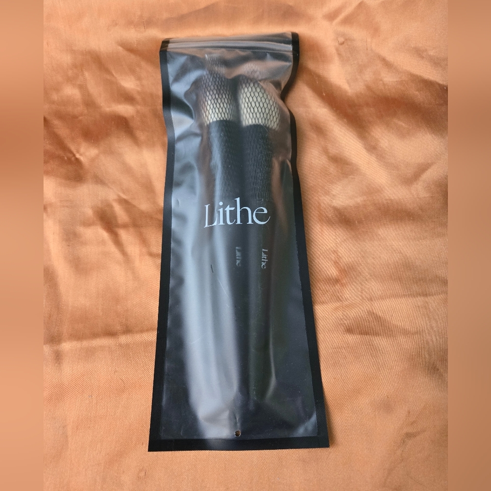 NEW Lithe Essential Face Brush Set